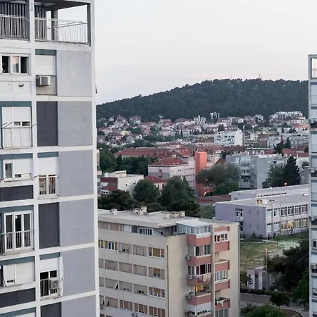 Rj's Apartman *